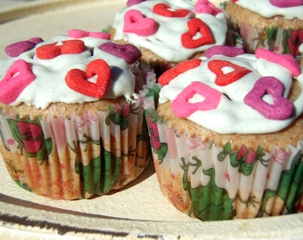 Gourmet Dog Treats - Kiss Me - Valentine Pupcakes - All Natural Organic Vegetarian Dog Treats LIMITED EDITION