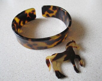 Tortoise color, Set,Cuff Bracelet, Pin Horse
