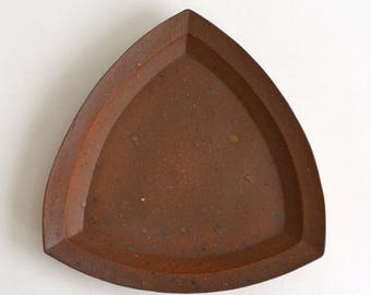 Bizen ware Triangle Plate (L) 01; Hitoshi Morimoto (16006003-L01)