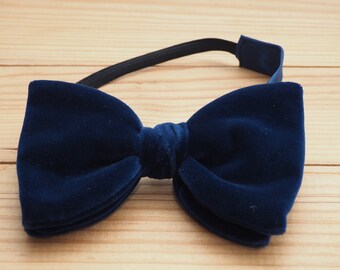 Vintage velvet bow tie, navy blue velvet, AKCO, adjustable elastic neck, mens neck tie