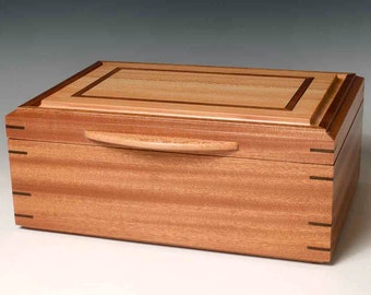 Jewelry Box made of Sapele and Sycamore