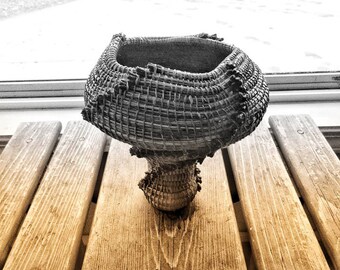 Ponderosa pine needle basket, basket, pine needle basket