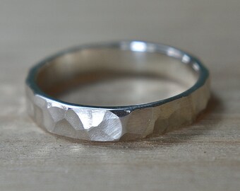 4mm Hammered Sterling Silver Ring. Hammered Wedding Ring. Hammered Silver Band. Hammered Wedding Band for Woman. Hammered Wedding Band