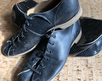 Vintage black leather bowling shoes by Daoust athletic shoes Canada with carry bag