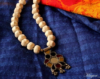 Howlite necklace with silver pendant
