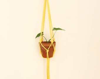 macrame plant holder, yellow macrame plant hanger, macrame plante, plant holder, hanging planter, modern macrame, home decor, boho, yellow