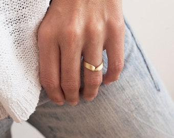 Gold V Ring, Wide Gold Ring, Wide Wedding Band, V Wedding Band, V Wedding Ring, Thick Gold Band, Wide Gold Band, Pointed Ring, 14k Gold Ring