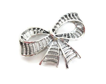 Vintage Gerrys Ribbon Brooch - Shiny Silver Stripe Brooch - Silver Tone Metal