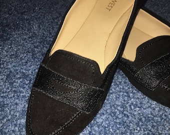 Vintage Nine West Rounded-Toe Flats in Black