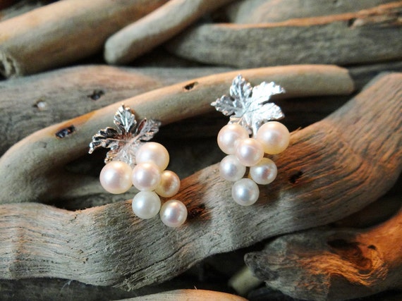 Vintage Retro Grape Earrings Bunch of grapes faux pearls pearl silver tone leaves wine Studs Stud Earrings