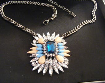 PRETTY NECKLACE