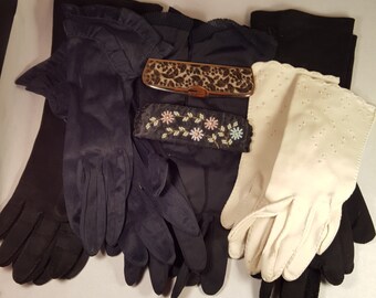 Lot of 6 Vintage ladies gloves & 2 combs with cases