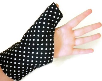 Texting Thumb Heat Pack Hand Wrap, Tech Accessories, geekery, tech lover, hot cold wrap for hand, wrist, wearable tech cell phone accessory