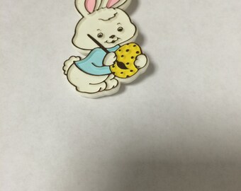 Vintage 1981 hallmark easter bunny pin