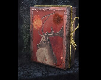 Gift box, 23 x 17 cm, with embroidered fabric application, collage, textile art