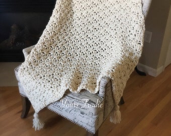 Lambswool Crochet Blanket, Knit Blanket Throw with Tassels, Chunky Crochet Afghan, Ivory Cream Blanket, Gift for Her
