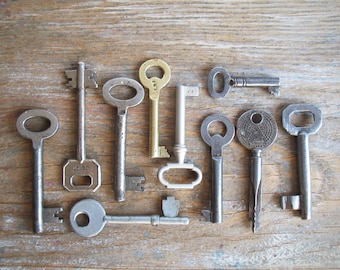 vintage keys - 10 old iron and brass keys - antique keys - genuine vintage keys (S-18a)