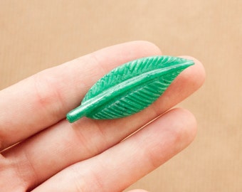 Leaf Brooch Green Plastic Lightweight Pin Brooch