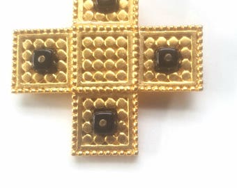 Danecraft vintage black onyx and textired gold tone geometric gothic cross brooch pin jewerly for women
