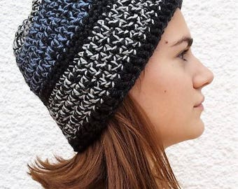 Black crochet beanie / blue and black / white