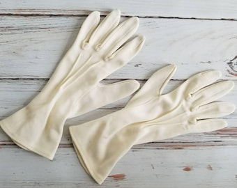 Vintage Ivory Nylon Ladies Gloves