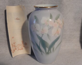 Large FUKAGAWA Arita Japanese Fine Imperial Porcelain Vase Pastel Flowers w/Paperwork FREE Shipping