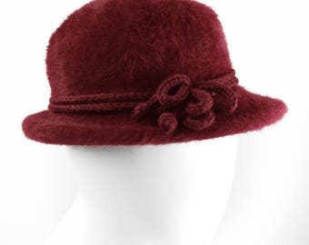 Roter samtweicher Vintage Hut