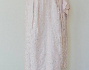 1950's Pearl // Eyelet Wiggle Dress // M-L