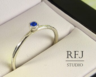 Hammered Lab Sapphire Silver Ring, Blue 2 mm Gemstone Medium Texture Sterling Ring Simulate Blue Corund Sapphire Textured Ring, Blue Stone