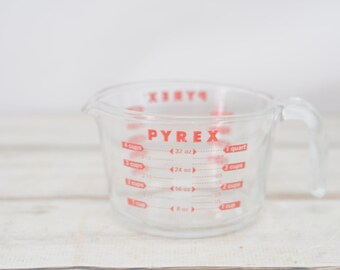 Vtg Pyrex 4 Cups 32 oz 1 Quart Measuring Cup Raised Red Lettering