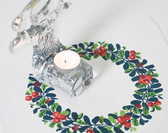 Vintage Scandinavian Christmas Tablecloth Napkin by Gocken Jobs Green & Red Lingonberries Wreath Doily Swedish Mid Century Textiles