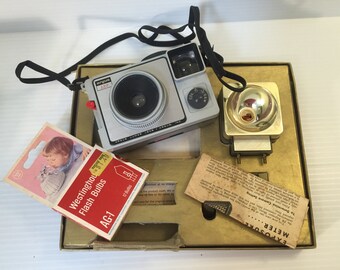 VINTAGE ARGUS CAMERA Kit,Argus 127 vintage camera,Argus camera,vintage plastic camera,127 film camera,vintage collectible camera,movie prop