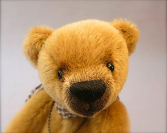 Artist collectable bear "Roscoe"