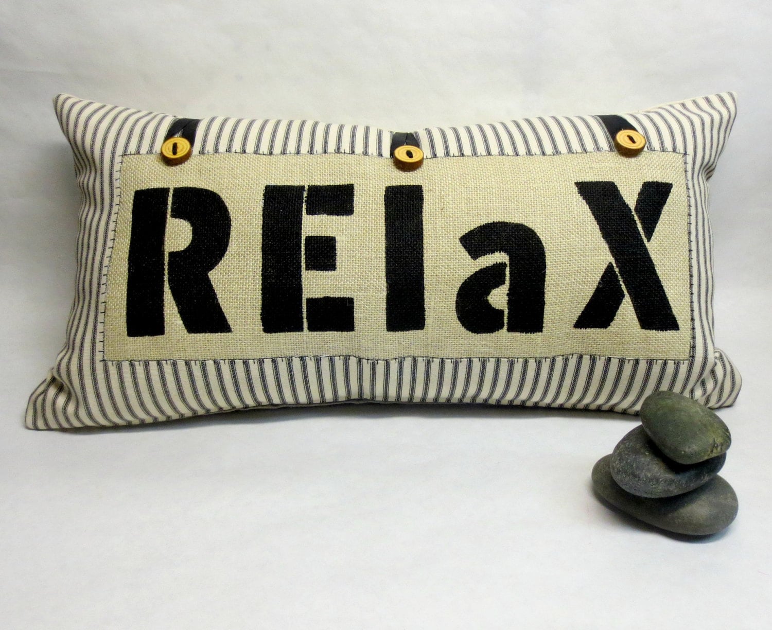 relax word ornament