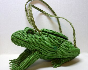 Vintage Frog-shaped Green Wicker Purse