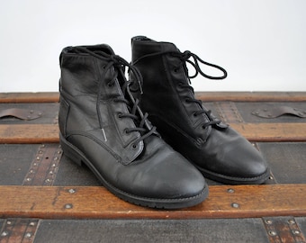 1990’s black ankle boots. 7. 90 danexx boots. Black leather. Lace up. grunge