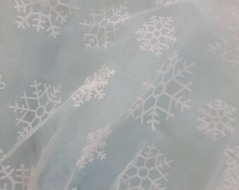 2 metres of green tulle with water to snowflakes width 25 cm
