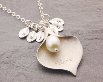 Calla Lily Necklace, engraved calla lily, grandma necklace, gift for grandma, mom necklace, nana necklace, family necklace, flower, N6