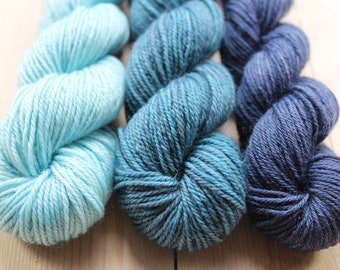3 mini skeins dyed hand - Fingering - Sw Merino and Nylon - 3 Minis 25/30 g-approximately 100 m per skein - Blues