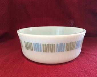 Pyrex JAJ Matchmaker Souffle Dish 6 5/8" diameter circa 1960