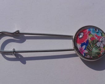 Flower brooches