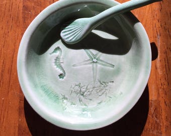Ceramic salt cellar with spoon