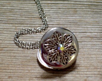 Vintage Silver Locket, Reversible Locket, Round Silver Locket, Embossed Locket Pendant Necklace, Removable Photo Frames, Photo Locket