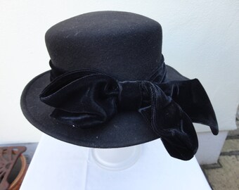 Vintage black felt and velour formal hat 56cm. Immaculate condition