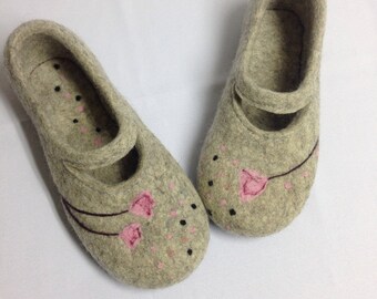 Grey felted slippers, Woolen clogs for women, Warmest house felt shoes, Handmade Wool felt slippers, Rubber soles, Felt clogs
