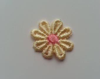 fleur en dentelle jaune et pêche 30mm