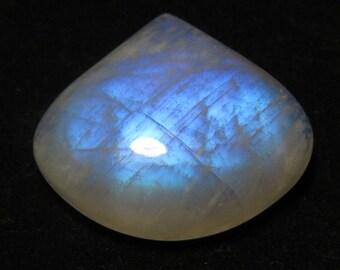 Rainbow Moonstone - Heart Shape Cabochon size - 27x30 mm - weight - 58.30 crt