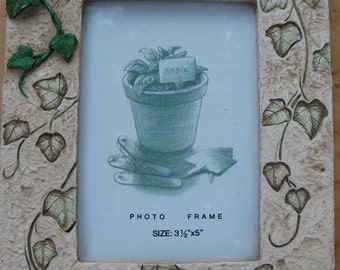 Resin 3D Ivy Picture Frame-3 1/2" x 5" size photos