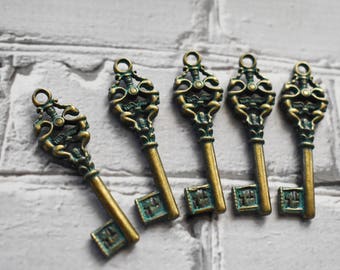 Key Antique Brass Charms- Antique Style Ancient Key Pendant- Steampunk Verdigris Bohemian Amulet Supply- Set of 5