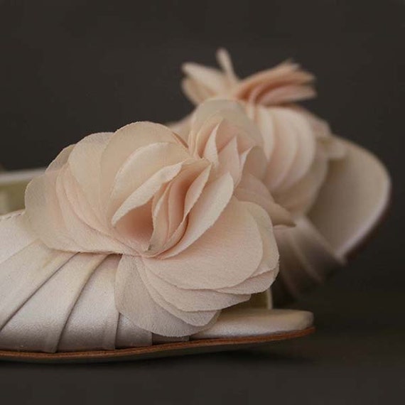 CUSTOM CONSULTATION: Wedding Shoes Design Your Own Wedding Are you dreaming of the perfect wedding shoes? Ellie Wren is a custom wedding shoe design team that works one-on-one with each bride to design her dream wedding